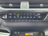 【エアコン】『エアコン装備』の画像になります。暑い夏でも寒い冬でも、車内に快適な空気を届けるので、いつでも快適な車内空間を創り上げます!