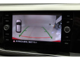 【リヤビューカメラ】車庫入れなどバックでの駐車をに便利です。