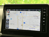 見やすい高精細ディスプレイが、快適なドライブをサポートします。地図表示や各種情報をひと目で確認でき、毎日の移動がよりスムーズになります。