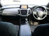 ナビを備えた運転席まわりです。地図表示で行き先の確認に便利です。