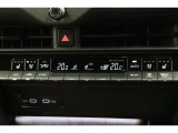 運転席と助手席、それぞれ温度調節ができ、オールシーズン快適なオートエアコンとなっております!