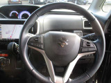 毎日触れるハンドル部分はこちら。運転手を守るエアバックも装備しているので、安心してお乗りいただけます。