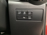 各種機能の切替スイッチは運転席パネル下に集約されています。任意で切り替え可能なため状況に合わせてお使いください。