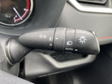 操作しやすい位置に配置されたレバーで、確実な合図が可能。安全な車線変更や右左折をサポートします。