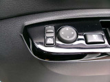 ドアミラーの鏡面の調節、格納は運転席からすべて操作できます!