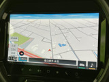 鮮明な地図表示で、目的地までスムーズなナビゲーションを実現。交通情報も確認でき、渋滞回避にも役立ちます。