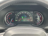 運転に必要な情報をひと目で確認できるメーター類。視認性に優れたデザインで、安全運転をサポートします。