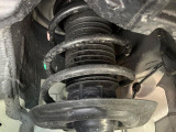 お車を安心してお乗りいただく為には、足回りの定期点検が欠かせません。サービスサポート(有償保証)では無料点検もご提供しており、安心のカーライフをお過ごしいただけるサポート体制が整っています。