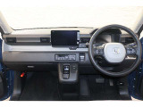操作性に優れた運転席となります!小物入れや各ボタンの配置にこだわり、使いやすいです!座り心地もよく視認性も良好なのでロングドライブもお任せ下さい!