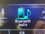 Bluetoothオーディオ対応可。お持ちのスマホやiPodなどとBluetooth接続して外部機器内の音楽などを車内で楽しめます。