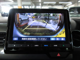 バックカメラの画像です。ガイドラインがスムースな車庫入れをサポートいたします。車庫入れの安心感がアップしますね。
