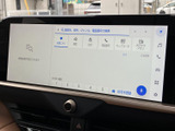 洗練されたデザインが魅力的なナビオーディオシステム。スムーズな操作性で、快適なドライブをサポートします。目的地設定も簡単に行えます。