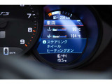 これからの時期には必須オプションのステアリングヒーターもしっかり装備されております。