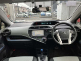 【運転席・インパネまわり】ハンドル・シート・フロアーなど隅々までプロによるクリーニング済み☆彡キレイな車内でドライブが一層快適にお楽しみいただけます!!