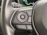 運転中、オーディオの操作をしてて、ハッとしたことはありませんか?ステアリングスイッチは、運転中でもハンドルでオーディオの操作が可能です。安全なドライブをサポートします。