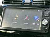 使いやすいインターフェースで、快適なドライブをサポート。様々な機能が搭載されており、情報収集やエンターテイメントも楽しめます。
