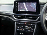 VW純正インフォティメントシステム「DiscoverPro」大変使いやすいタッチパネル型ナビゲーションでETC2.0とエンブレム内蔵バックカメラが付いています。