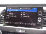 ナビゲーションはホンダコネクトディスプレイを装着しております。AM、FM、Bluetooth、フルセグTVがご使用いただけます。初めて訪れた場所でも道に迷わず安心ですね!