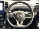 インテリアに合わせたデザインのステアリングは、運転される方のことも考え、運転しやすい形状、大きさです。是非一度、実際に触ってお確かめください。