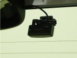 ◆リアにもドライブレコーダーを装備しております◆映像・音声などを記録する自動車用の装置です。もしもの事故の際の記録はもちろん、旅行の際の思い出としてドライブの映像を楽しむことができます。