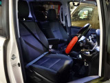 お車選びをお楽しみ頂けるよう、在庫車の展示スペースを十分に確保しております。