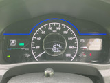 視認性の高いメーター類で、運転に必要な情報を的確に把握。落ち着いた色合いで、運転に集中できる空間です。