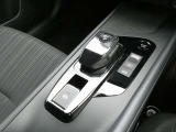 マウス感覚で手首を軽く動かすだけで操作出来る電制シフトを搭載しております