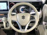 インテリアに合わせたデザインのステアリングは、運転される方のことも考え、運転しやすい形状、大きさです。是非一度、実際に触ってお確かめください。