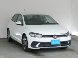 こちらの車両はセーフティパッケージとしてパークアシストと前後センサーで障害物を表示する機能がついています。駐車ガイドラインと合わせて後進をサポートします。