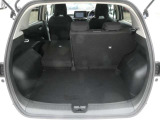 リアシートは6:4分割可倒式を採用しておりますので、乗車人数やお荷物の量に併せてアレンジが可能です♪