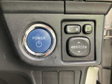 様々な情報を表示できるモニターは、運転をサポートする頼もしい機能です。車両の状態を常に把握できます。