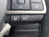 レーダークルーズコントロール(全車速追従機能付)が装備されています。高速道路で定速走行だけでなく、0km/hから約100km/hの広い範囲で先行車との車間距離を適切に保ちながら追従走行ができます。