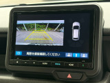 パーキングセンサーもついておりますので駐車などが苦手な方も安心して運転が可能です。
