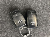 スマートキー2本付き!キーをポケットやカバンに入れておくだけでドアの施錠・開錠やエンジンスタートの操作が簡単です!