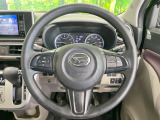 インテリアに合わせたデザインのステアリングは、運転される方のことも考え、運転しやすい形状、大きさです。是非一度、実際に触ってお確かめください。