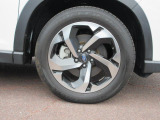 右前 18インチアルミホイール タイヤサイズは、225/55R18です。「*ホイールロックナットは展示用です」