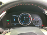 見やすいメーター類は、運転に必要な情報を的確にドライバーへ伝えます。視認性に優れたデザインで、安全運転をサポートします。
