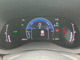 運転に必要な情報を分かりやすく表示し、視認性に優れているため、運転に集中できます。洗練されたデザインで、愛着を感じさせます。