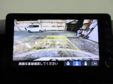 バックカメラの画像です。ガイドラインがスムースな車庫入れをサポートいたします!車庫入れの安心感がアップしますね☆