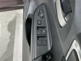 狭い駐車場で便利な電動格納ドアミラーが付いています。
