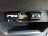 ETC付。高速道路の料金所はキャッシュレスで通過です。サービスエリア等にあるスマートインターの出入りも利用可能でとっても便利。ご納車後すぐにお使い頂けるようセットアップしてのお渡しとなります。