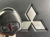 【キーレス】少し離れた場所からでもボタン一つでドアの開錠・施錠ができるのでとっても便利!ドアの鍵穴周りに傷をつけることもありません♪