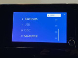 無線でBluetooth搭載機器を接続出来スマートフォンを接続して音楽を聴いたり、ハンズフリーで電話も可能です!イヤホンコードの煩わしさから解放、断線の可能性減少。快適な運転を提供します!
