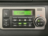 オートエアコンは温度を設定するだけで、自動で風量などを設定してくれます。運転しながら操作も必要ないので、安全性も向上します。