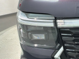LEDヘッドライトは、点灯の瞬間から最大光量を発揮し、突然暗くなるトンネルなどでの安定感を高めます。