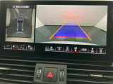 クルマを上空から眺めるような映像と合わせて車両後方の映像を確認できるので夜間駐車も、より安全に駐車する事が可能です。