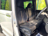 運転席まわりには十分なスペースがあり、大柄な方でもゆったり運転していただける環境です。