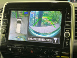 【アラウンドビューモニター】専用のカメラにより、上から見下ろしたような視点で360度クルマの周囲を確認することができます☆死角部分も確認しやすく、狭い場所での切り返しや駐車もスムーズに行えます。