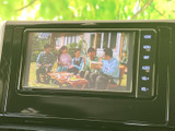 停車中に楽しめるTV機能。移動の待ち時間を有効活用できます。家族や友人と、楽しい時間をお過ごしください。