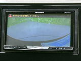 バック時の安全性を高めるバックモニターが搭載されています。狭い場所でも安心して駐車できます。